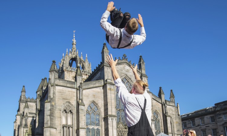 60796 Festival Fringe Street Performer Copy3