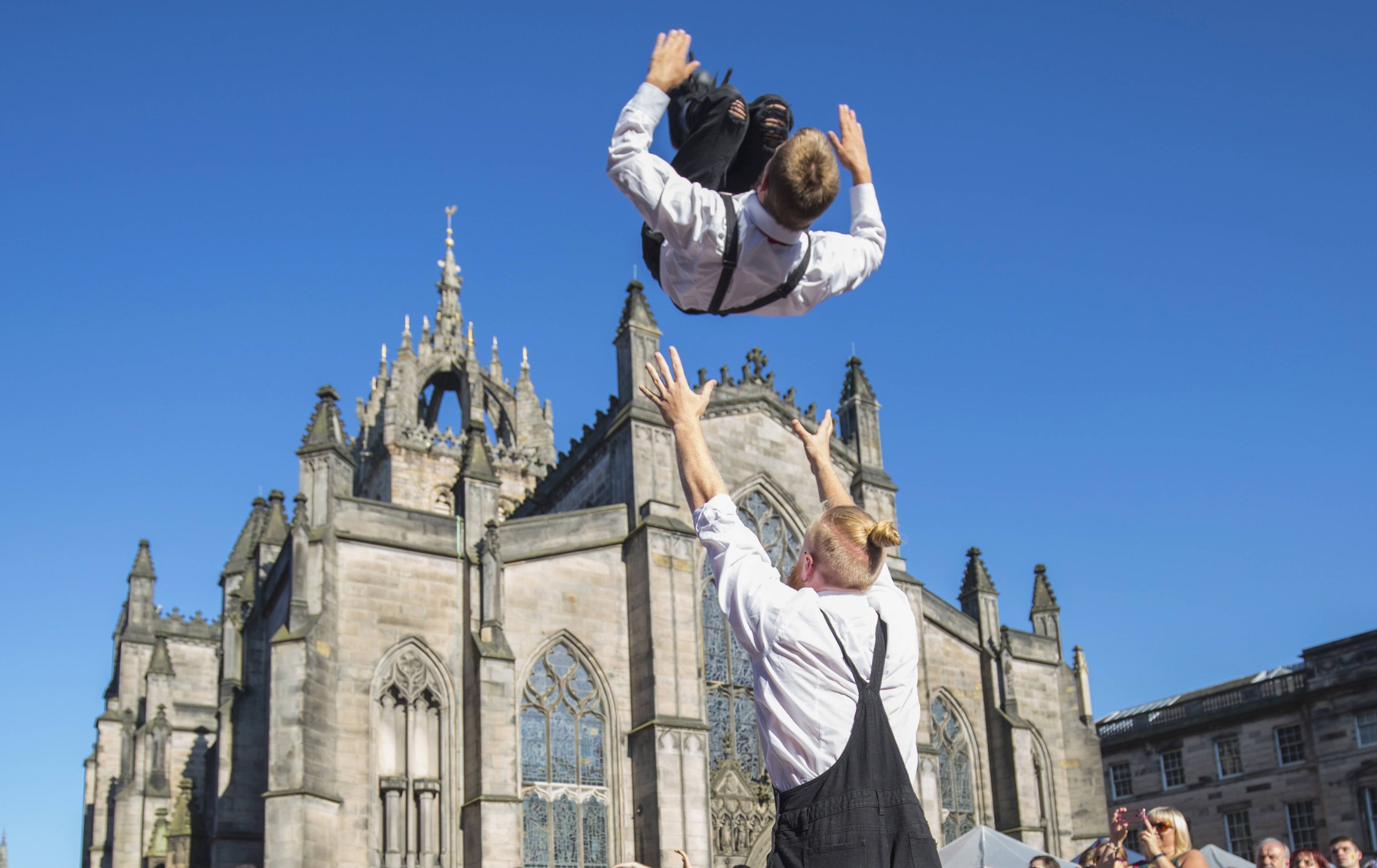 60796 Festival Fringe Street Performer Copy3